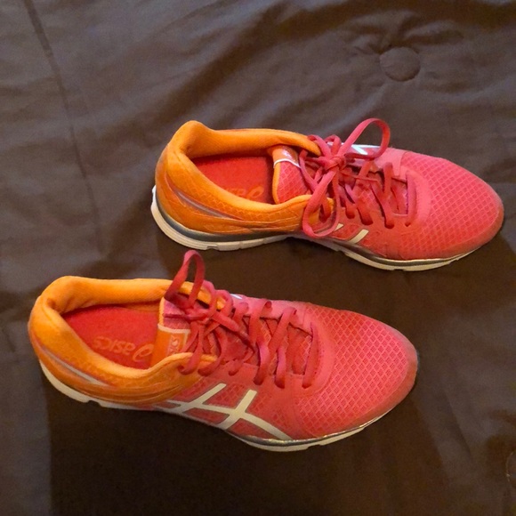 Shoes - Picture 4 of 5